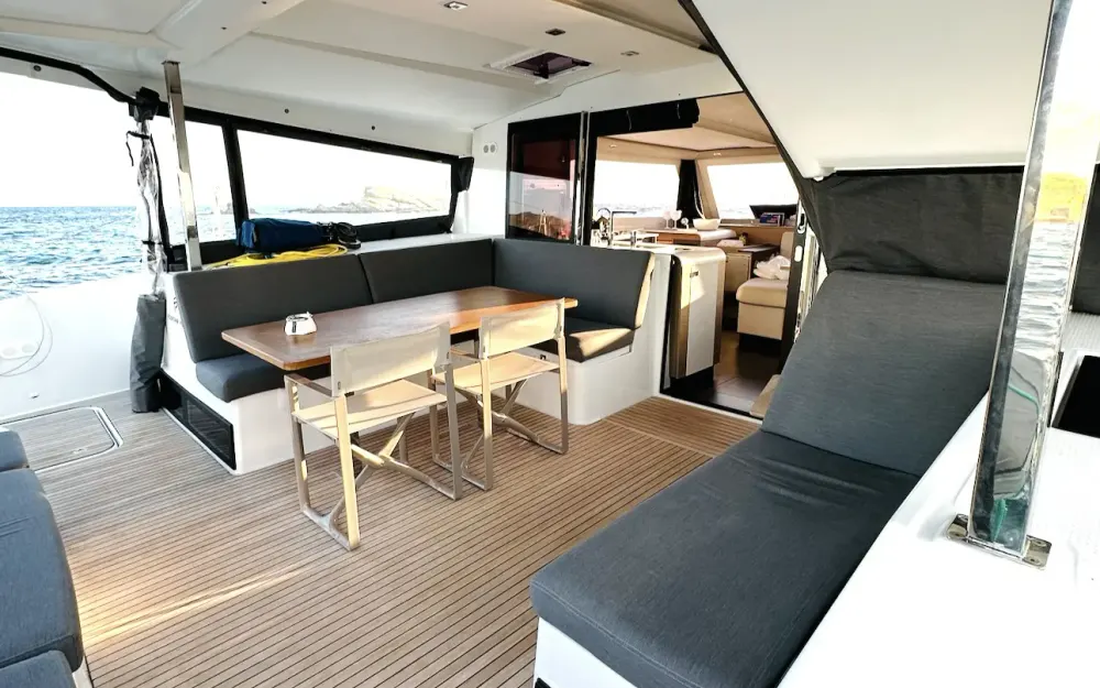 slider 7 Fountaine Pajot Isla 40