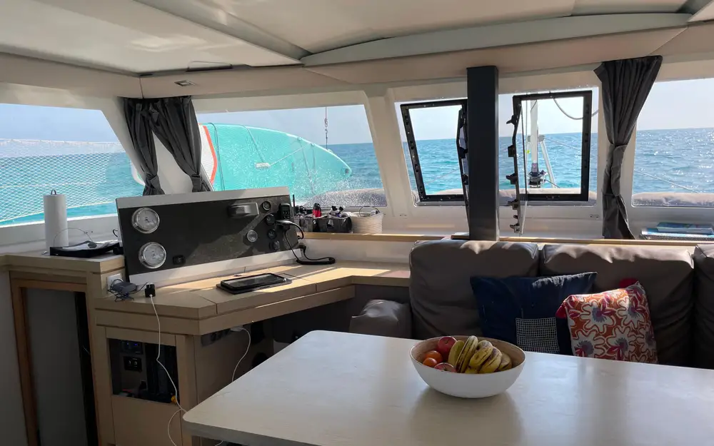 slider 6 Fountaine Pajot Lucia 40