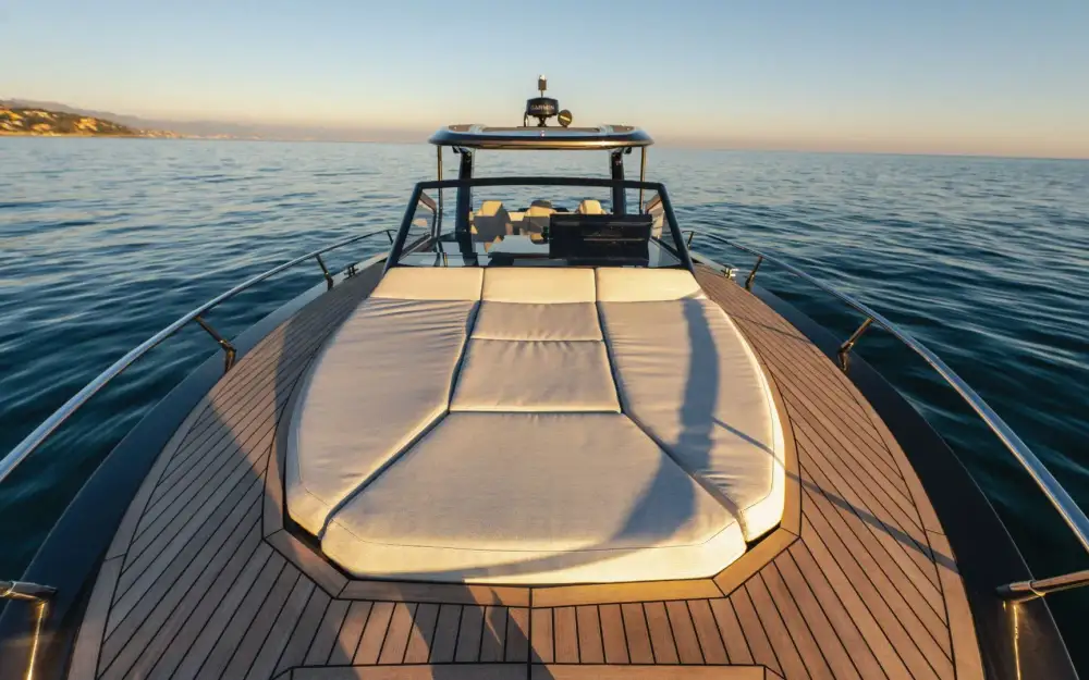 slider 7 Luxia Yachts 375 GTS