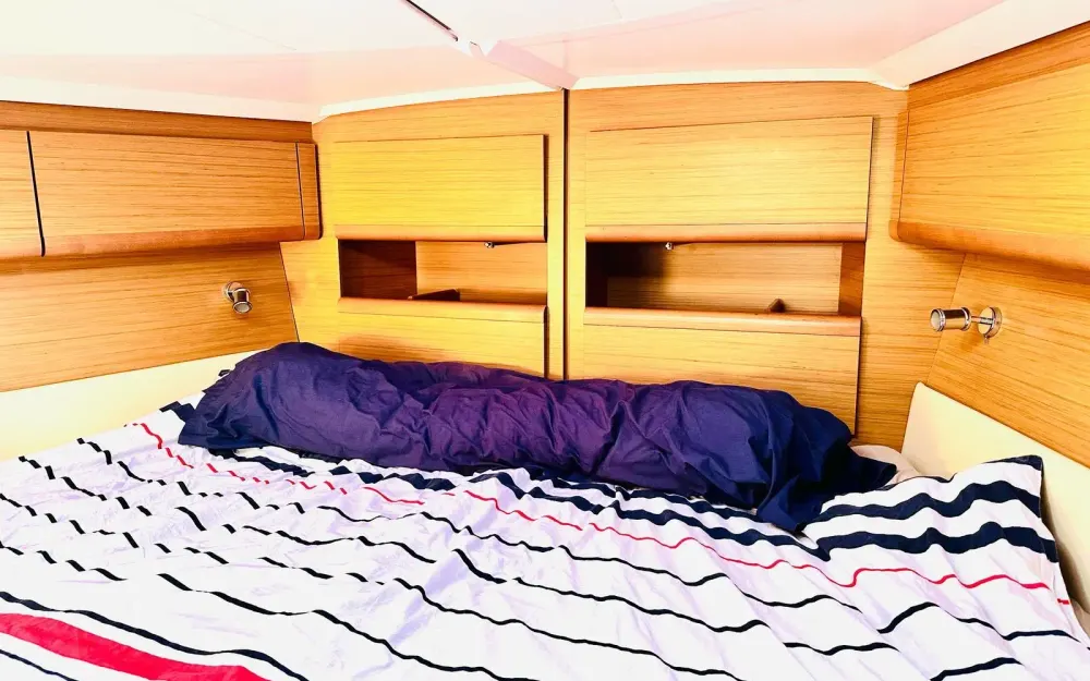 slider 24 Jeanneau Sun Odyssey 49 i