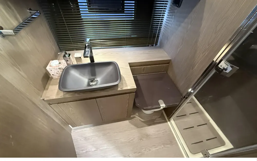 slider 16 Invictus  460 TT