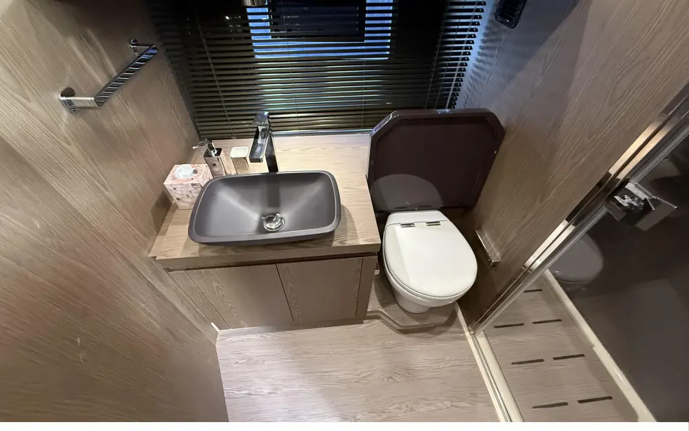 slider 17 Invictus  460 TT
