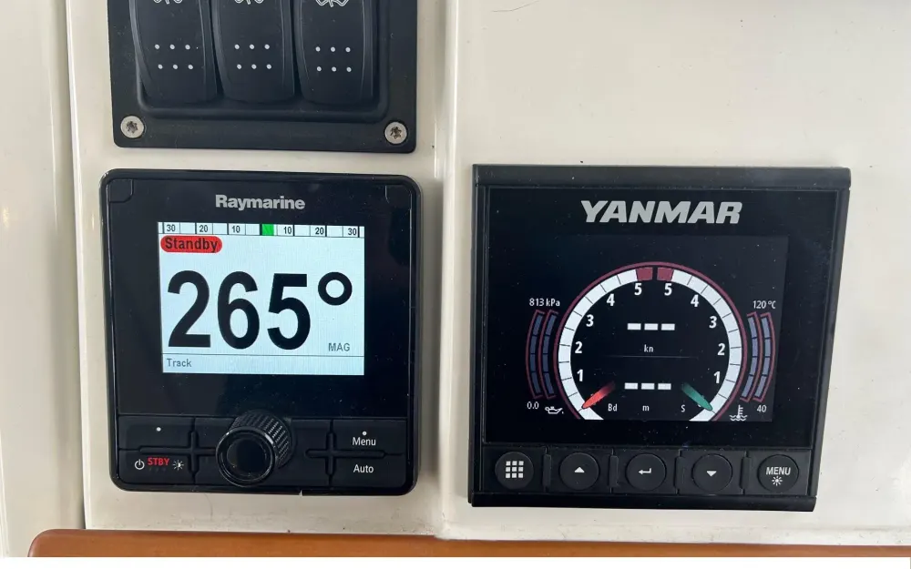 slider 10 Beneteau Swift Trawler 41 Sedan - null