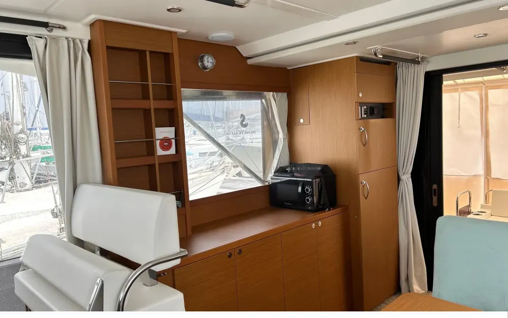 slider 4 Beneteau Swift Trawler 41 Sedan - null
