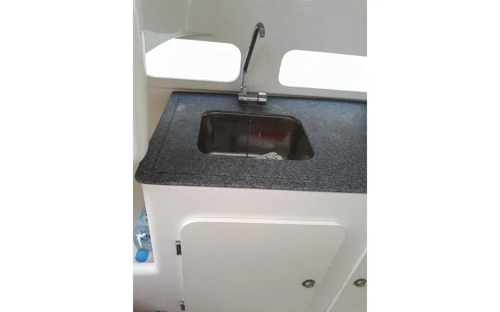 slider 10 Kelt White Shark 285