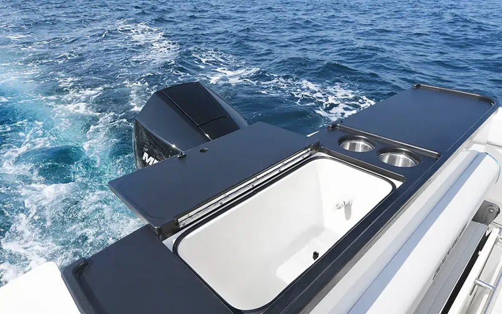 slider 9 Quicksilver Activ 805 Pilothouse