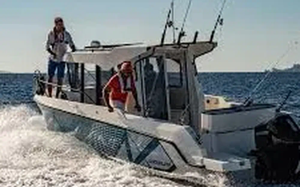 slider 4 Quicksilver Activ 805 Pilothouse