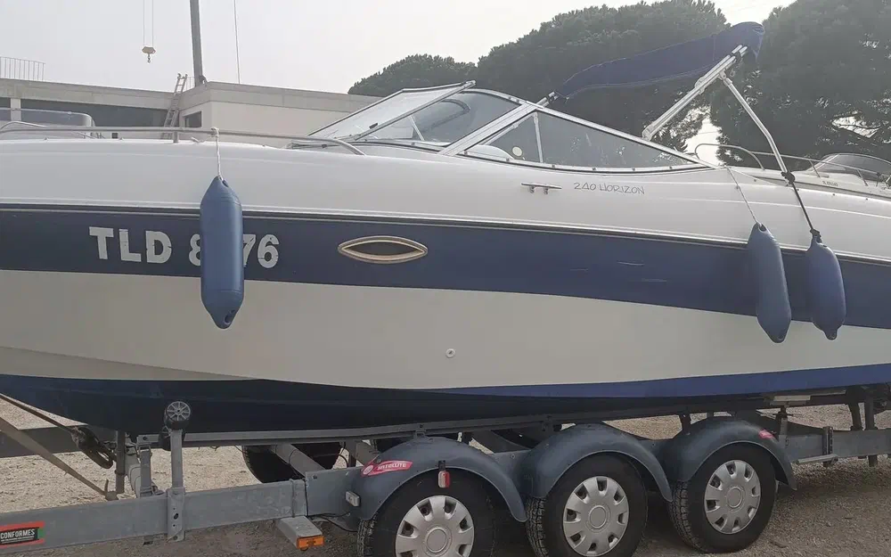 Four WinnsHorizon 240