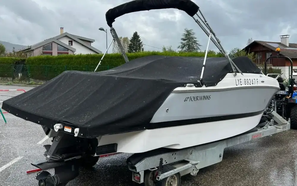 slider 2 Four Winns Sundowner 215