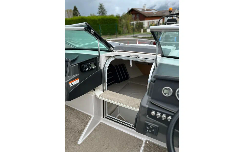 Four WinnsSundowner 215