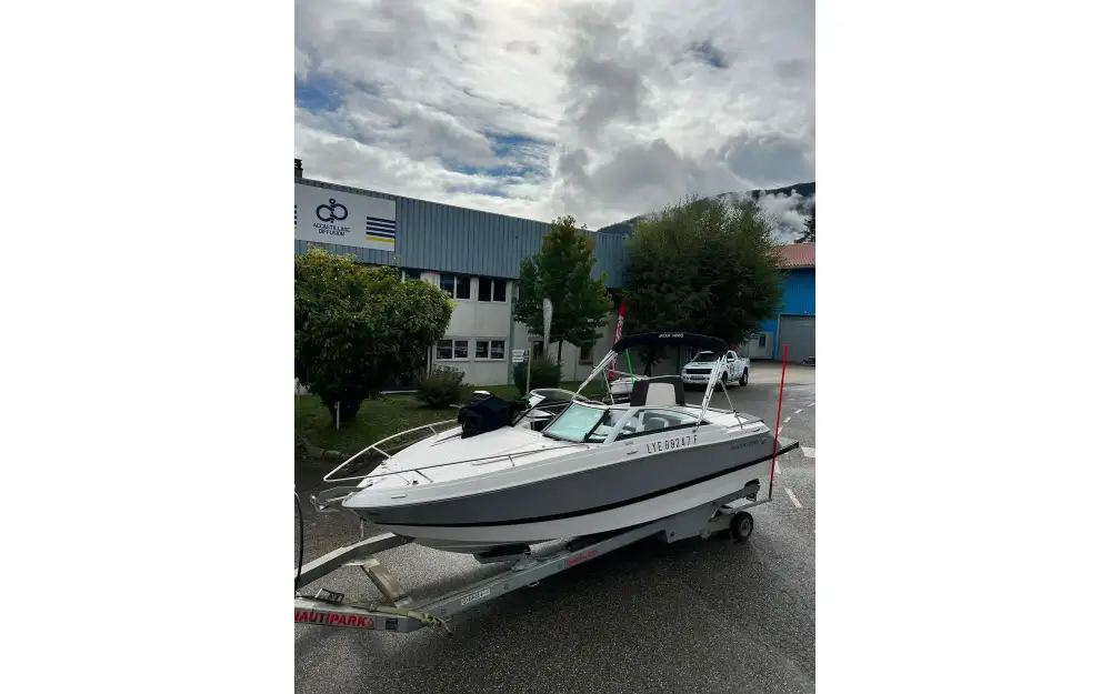 slider 33 Four Winns Sundowner 215