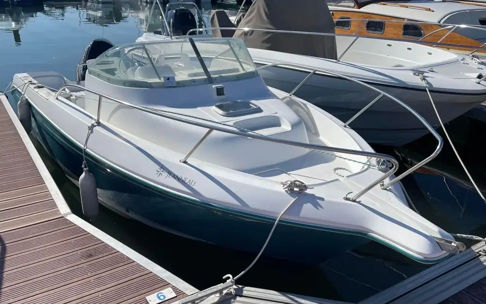 slider 1 Jeanneau Cap Camarat 615