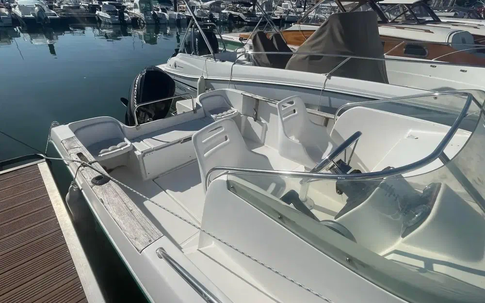 slider 2 Jeanneau Cap Camarat 615