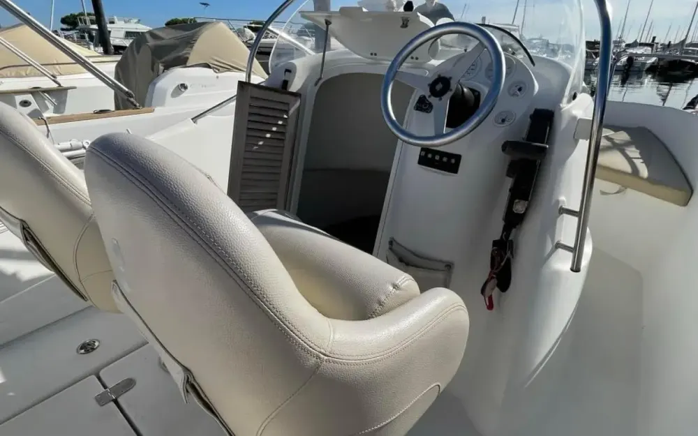 slider 6 Beneteau Flyer 650 Open - null