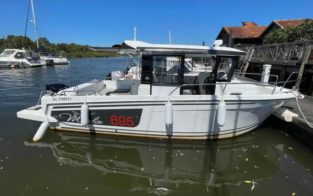 slider 0 Jeanneau Merry Fisher 695