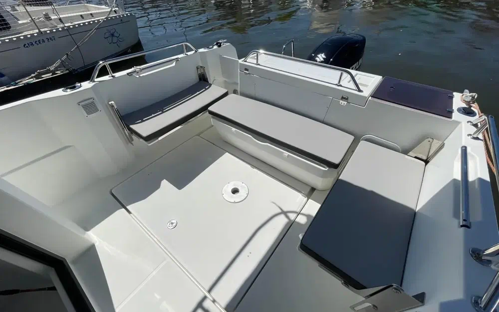 slider 10 Jeanneau Merry Fisher 695