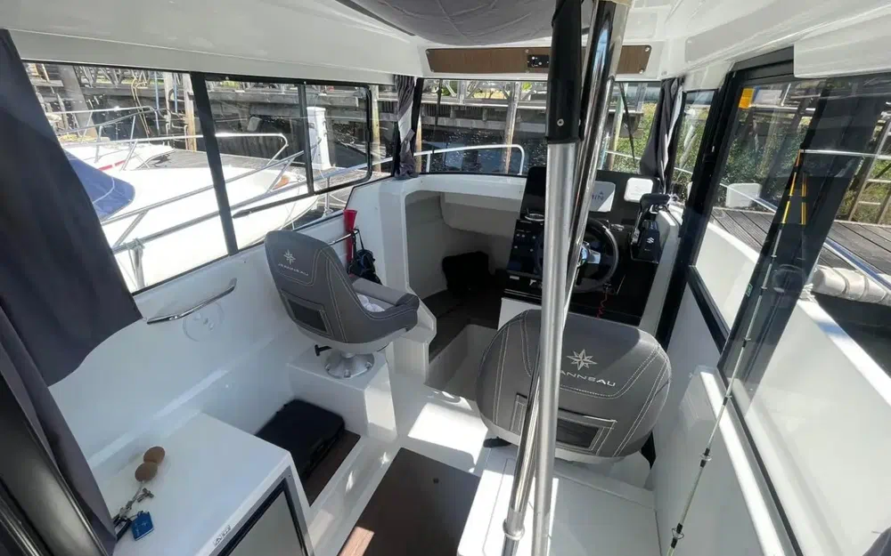 slider 16 Jeanneau Merry Fisher 695