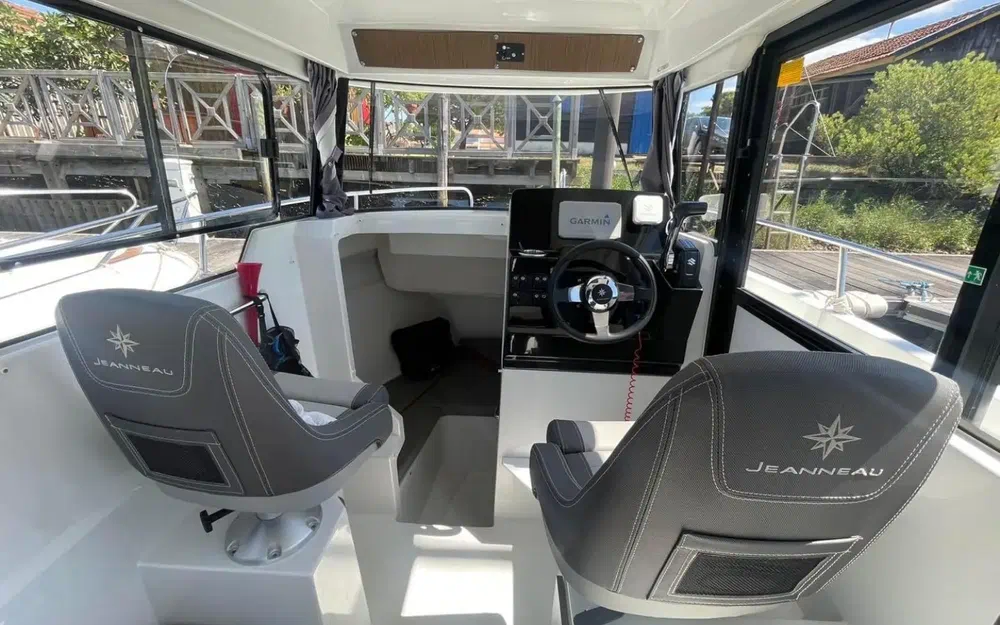 slider 17 Jeanneau Merry Fisher 695