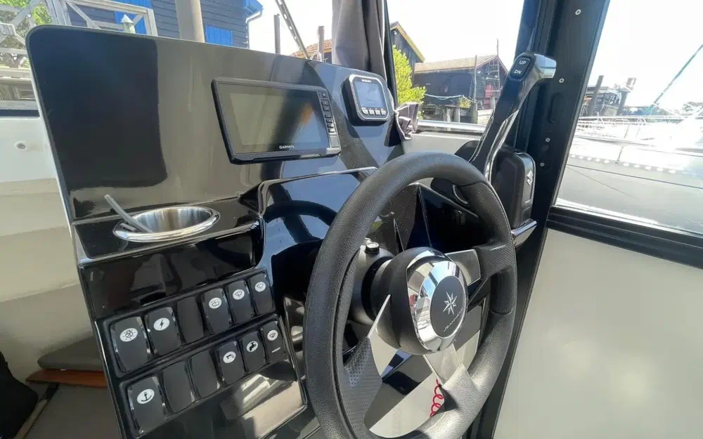 slider 19 Jeanneau Merry Fisher 695