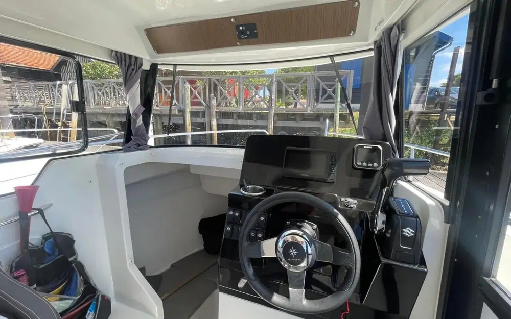 slider 21 Jeanneau Merry Fisher 695