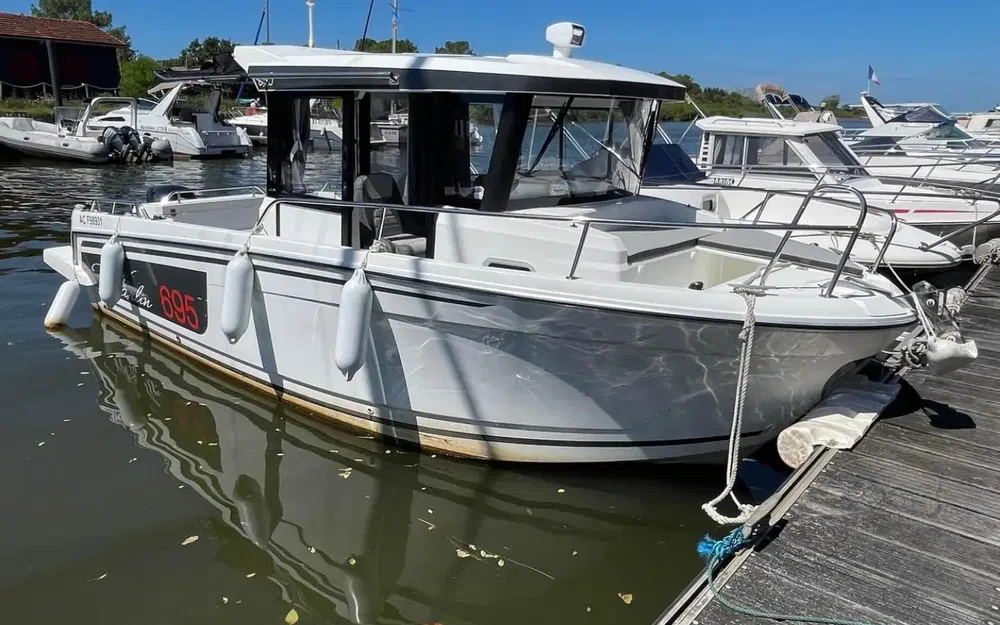 slider 4 Jeanneau Merry Fisher 695