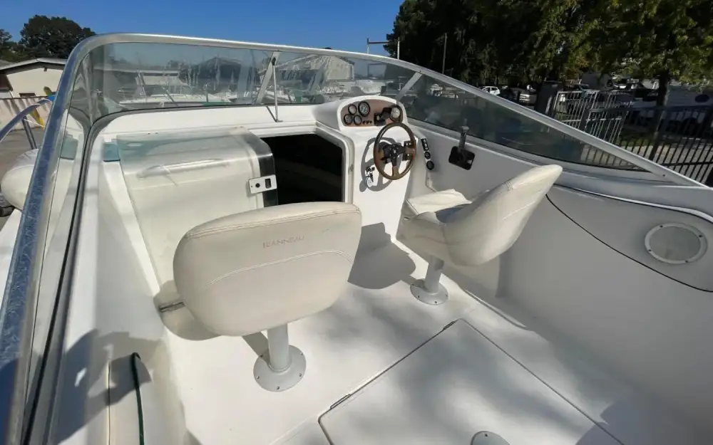 slider 10 Jeanneau Leader 705