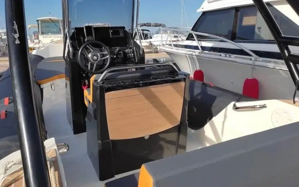 slider 1 Capelli Tempest 700