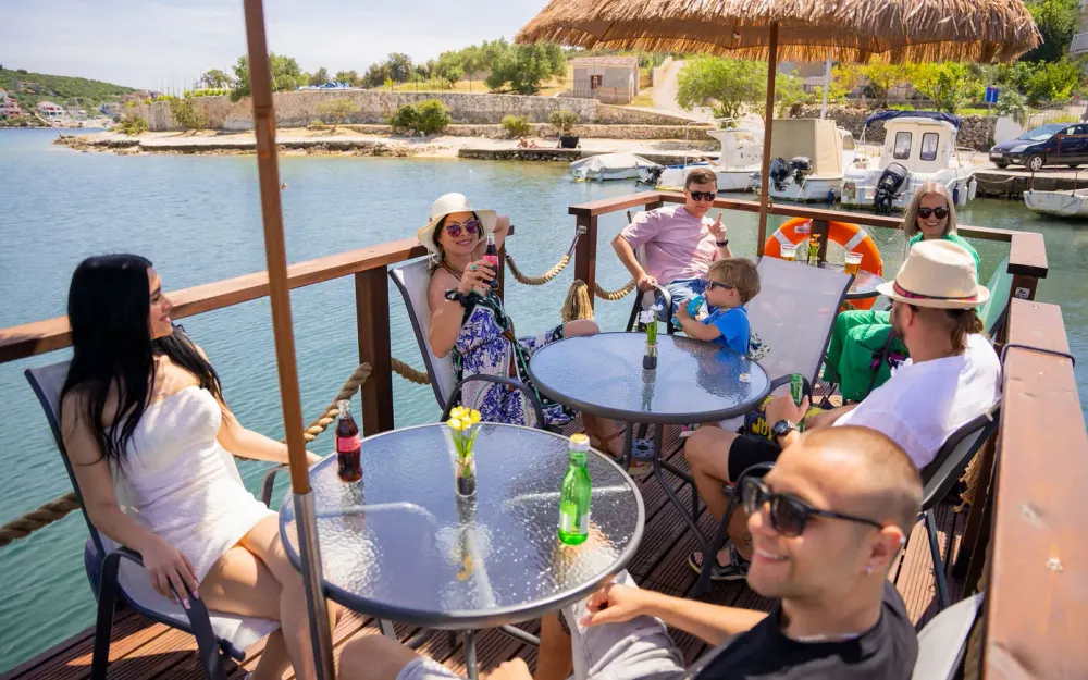 slider 2 Perla Tiki boat 50