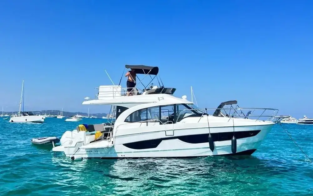 slider 2 Beneteau Antares 11 Fly