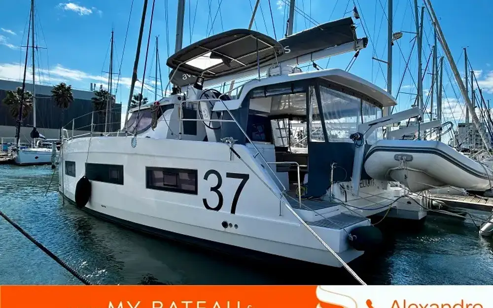 slider 0 Indigo Yacht Aventura 37