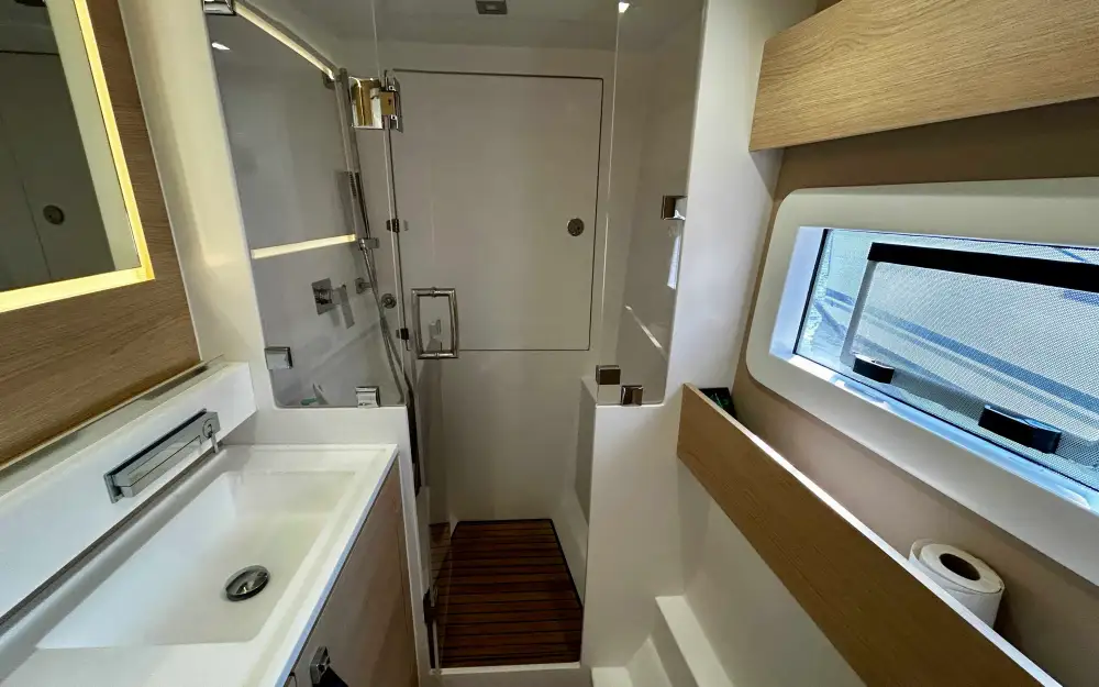 slider 11 Indigo Yacht Aventura 37