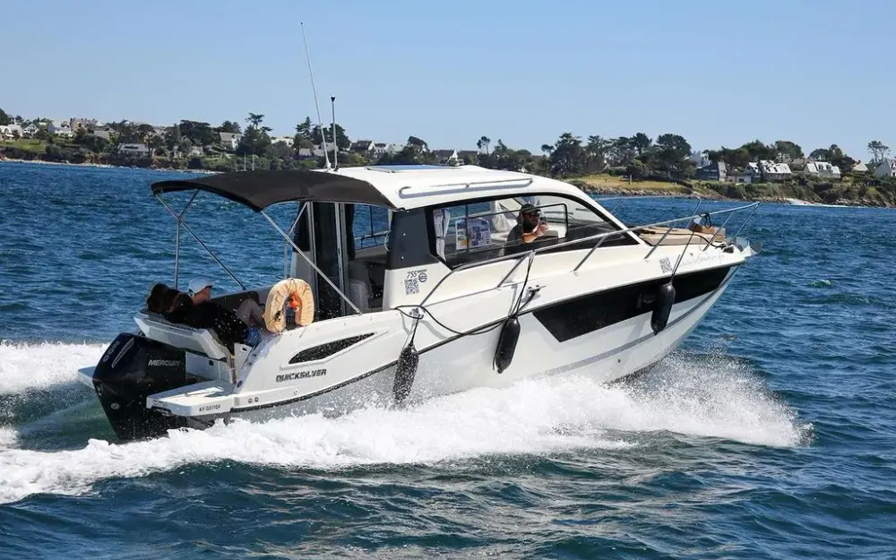slider 6 Quicksilver Activ 755 Weekend