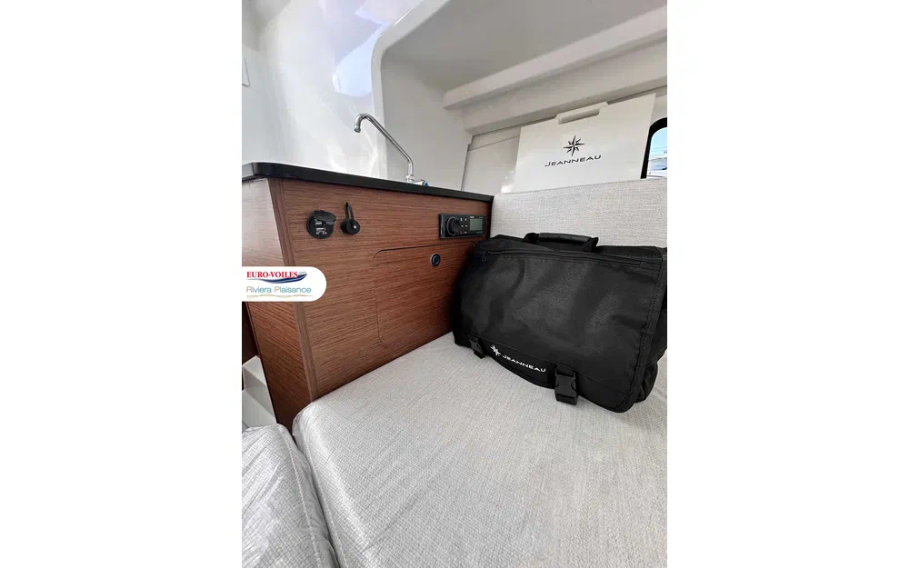 slider 12 Jeanneau Cap Camarat 7.5 WA