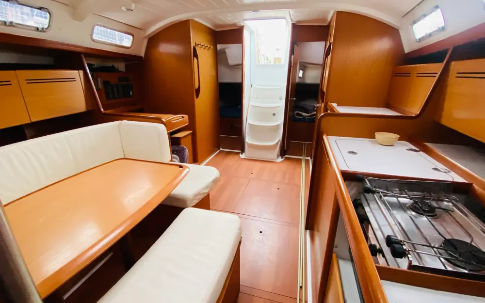 slider 9 Beneteau Cyclades 43