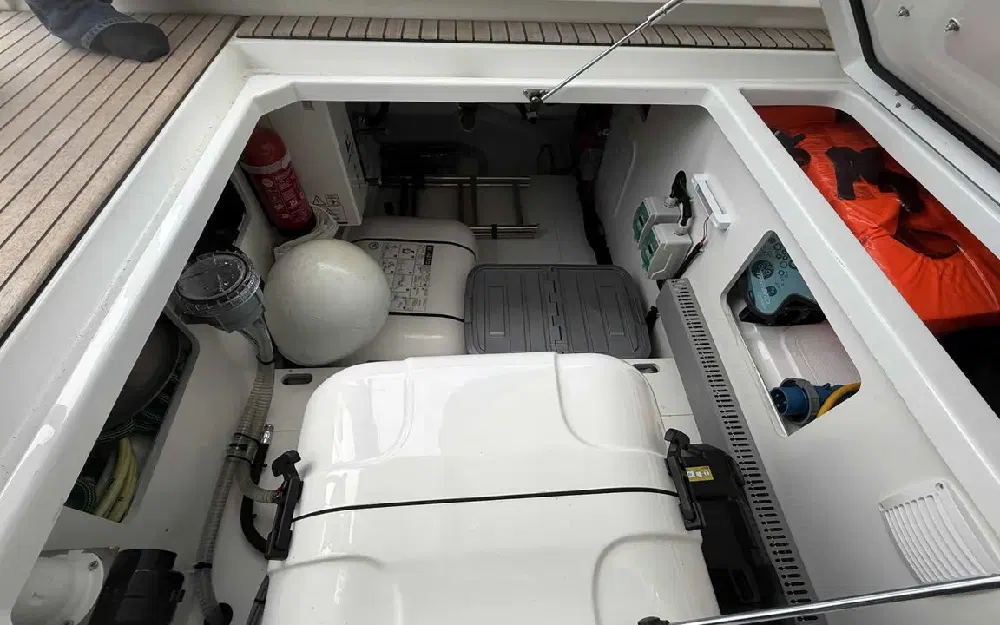 slider 34 Beneteau Antares 12