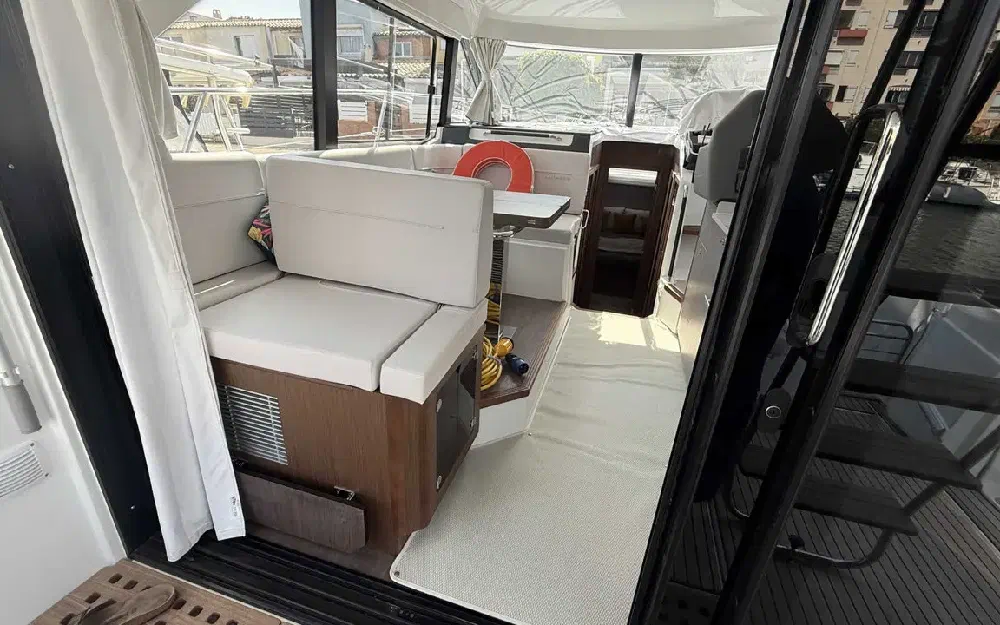 slider 35 Beneteau Antares 12