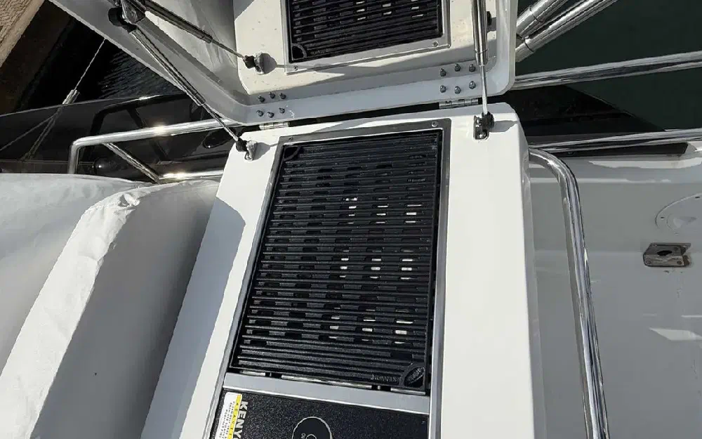 slider 38 Beneteau Antares 12