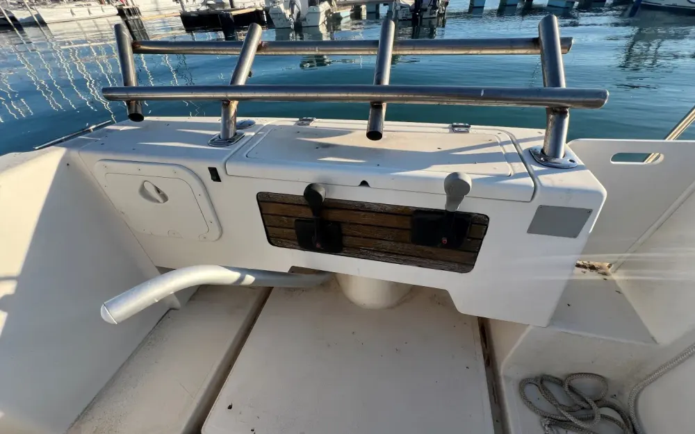 slider 5 Arvor 215 - null