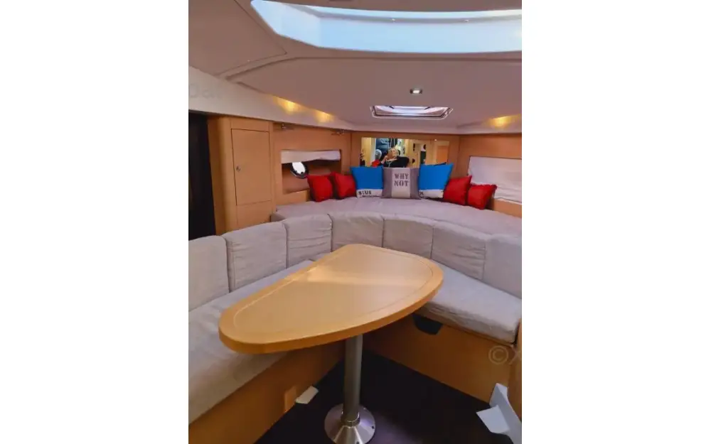 slider 9 Beneteau Monte Carlo 32 HT