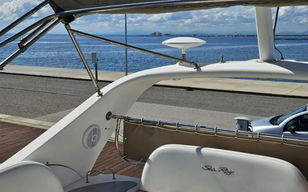 slider 1 Sea Ray 360 SEDAN BRIDGE