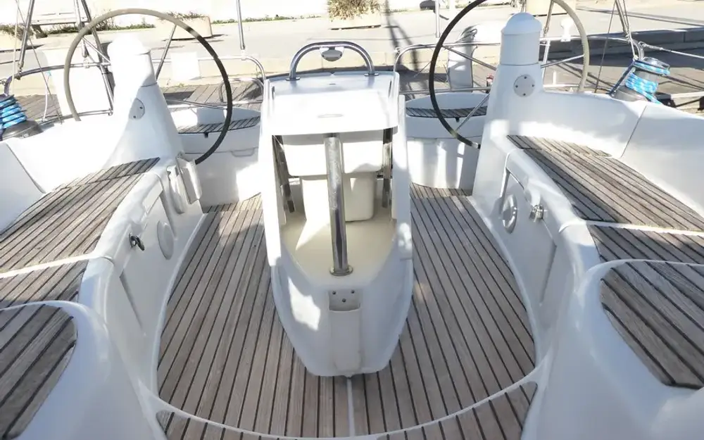 slider 1 Jeanneau Sun Odyssey 42 DS
