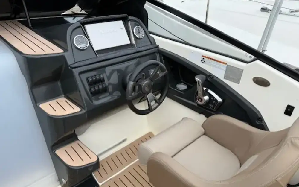 slider 5 Quicksilver Activ 755 Cruiser