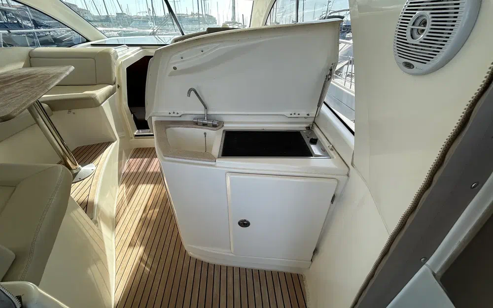 slider 10 Jeanneau Prestige 38