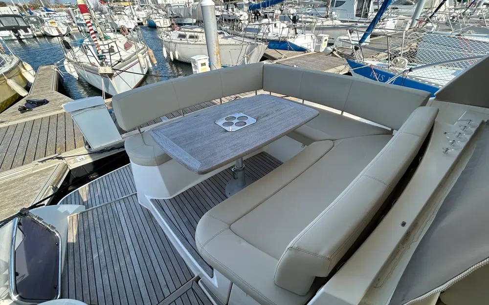 slider 7 Jeanneau Prestige 38