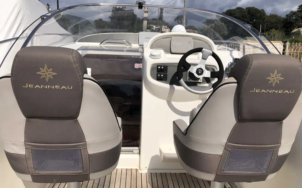 slider 1 Jeanneau Cap Camarat 755