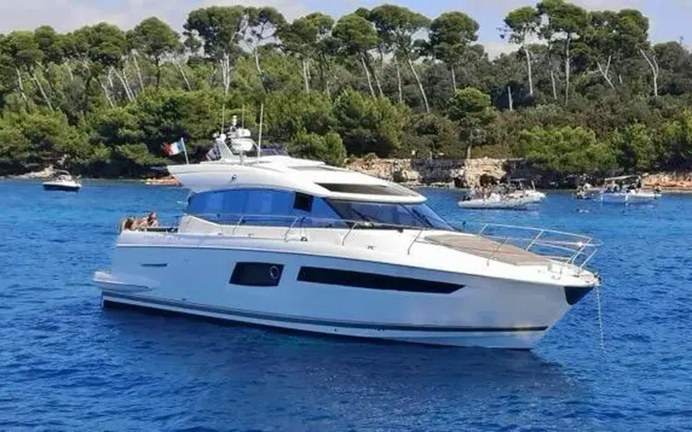 slider 0 Prestige Yachts Prestige 500 S