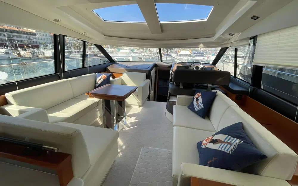 slider 1 Prestige Yachts Prestige 500 S