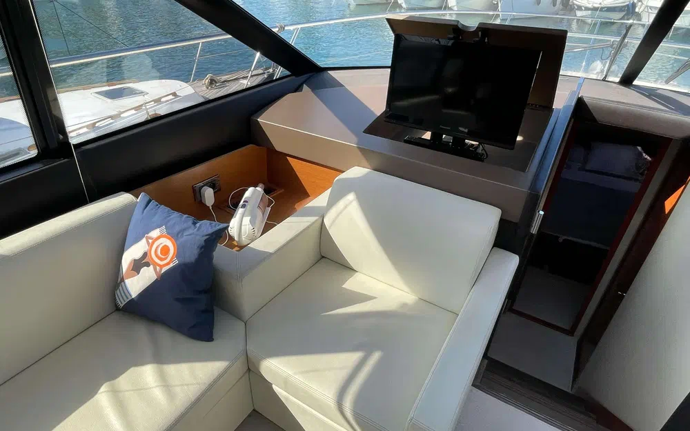slider 4 Prestige Yachts Prestige 500 S