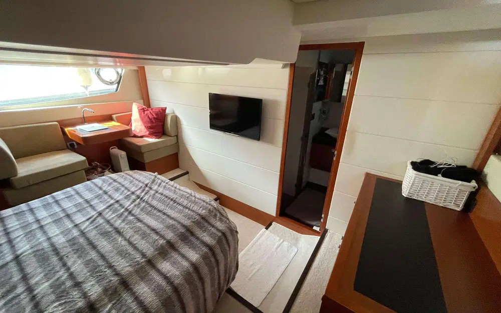 slider 7 Prestige Yachts Prestige 500 S