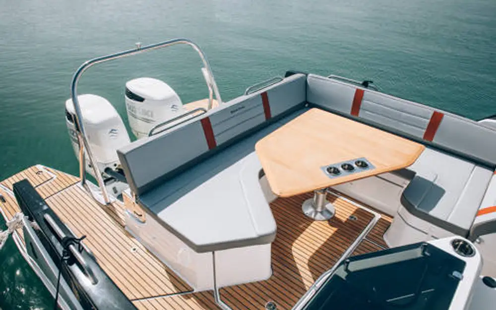 slider 2 Beneteau Flyer 10